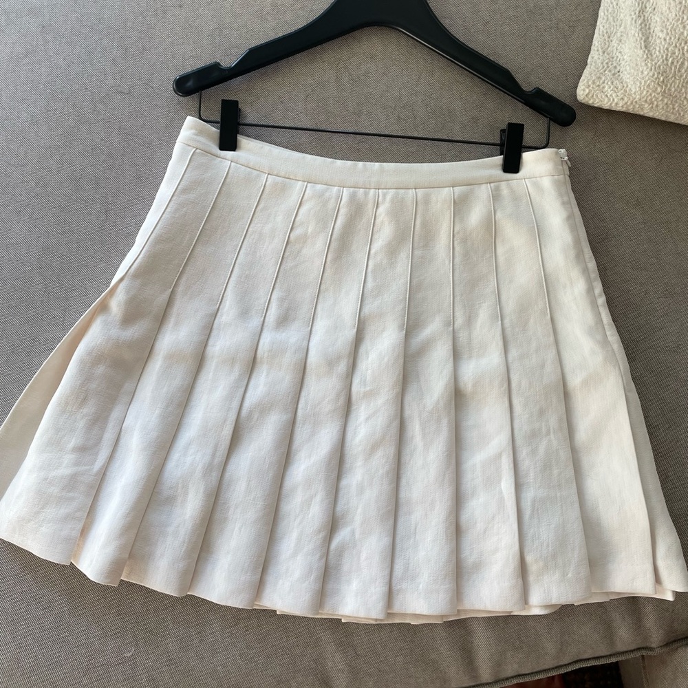 Aritzia Wilfred Tennis Skirt - Cream colour size 6